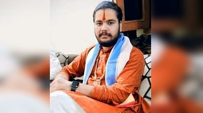 Chhatarpur: यजमान की पत्नी को ले भागा कथावाचक धीरेंद्र आचार्य का शिष्य, महिला का पति संग रहने से इनकार Narrator Dhirendra Acharya's disciple ran away with host's wife in Chhatarpur