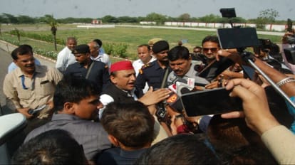 Akhilesh Road Show: अखिलेश का BJP पर तंज, पूछा- पहलवानों को लेकर चुप क्यों सरकारें? मेरठ की हालत देख उठाए सवाल Akhilesh Yadav road show in Meerut and said that why BJP governments are silent for wrestlers