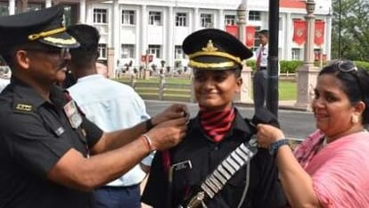 Now Lieutenant Sakshi of Mirzapur will get rid of the sixes of the enemies with the cannon, know the story of