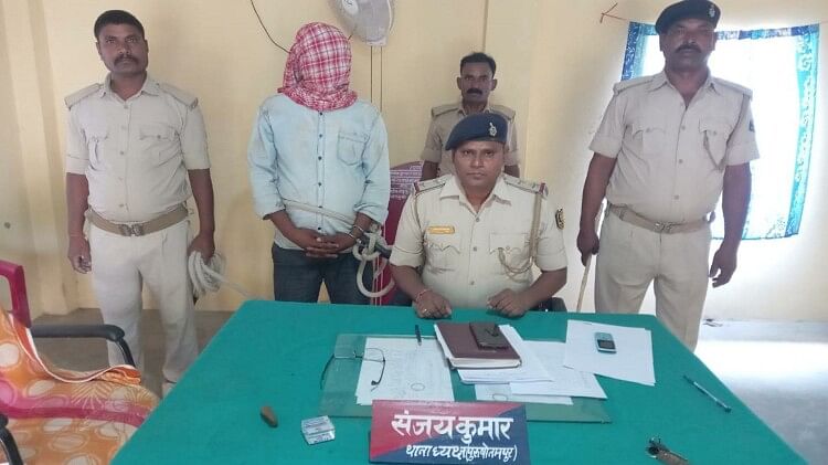 Bihar Crime: दूसरी से संबंध रखने का विरोध करने पर पत्नी का गला दबाकर की हत्या, आरोपी 12 घंटे में गिरफ्तार