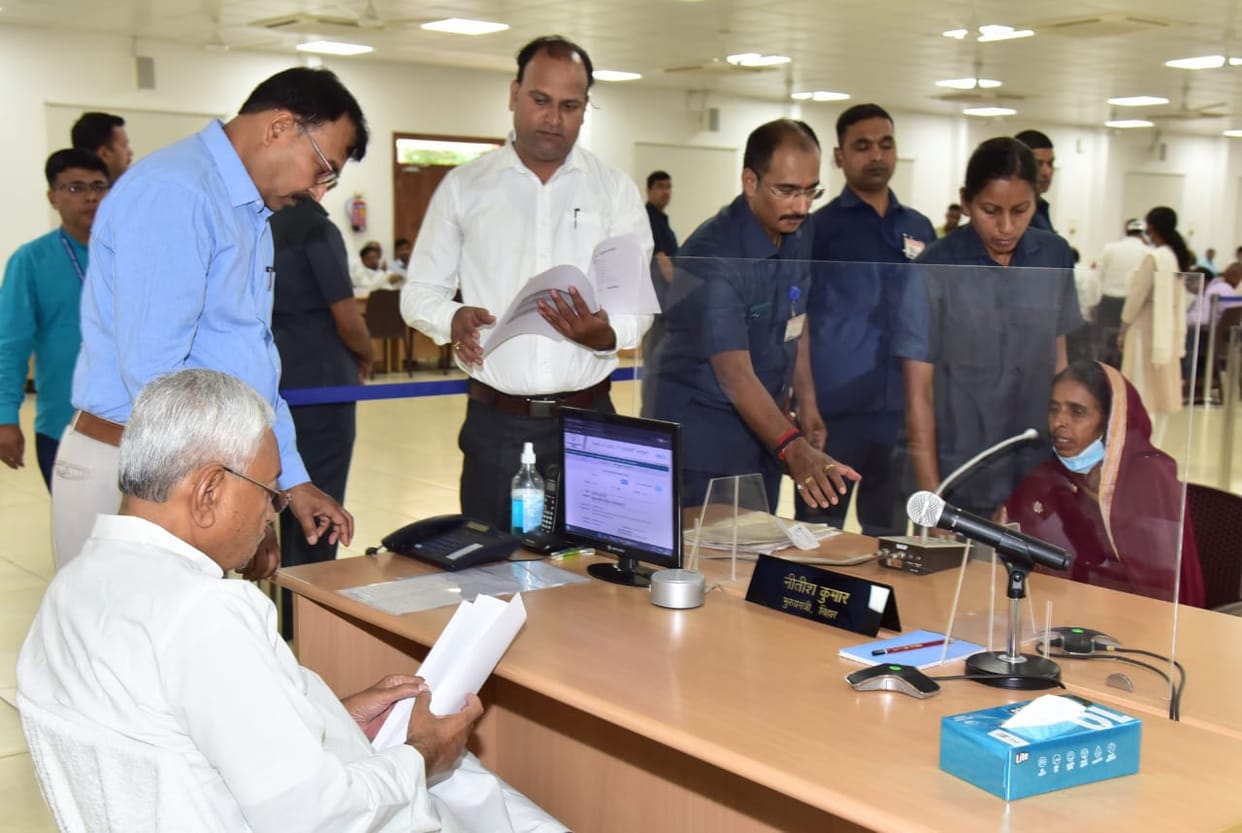 Bihar: Chief Minister's Janata Darbar, complaints heard from people coming from many districts; Nitish Kumar