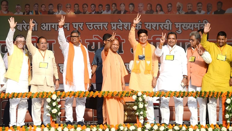 Cm Yogi Adityanath Focus On Development And Law And Order In Public ...
