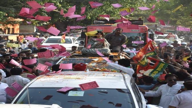 Samajwadi Party MP Dimple Yadav's road show in Kanpur