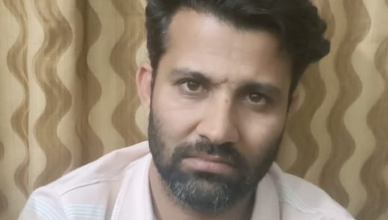 ACB caught a broker taking bribe of 12 lakhs in the name of high officials of UDH in Udaipur