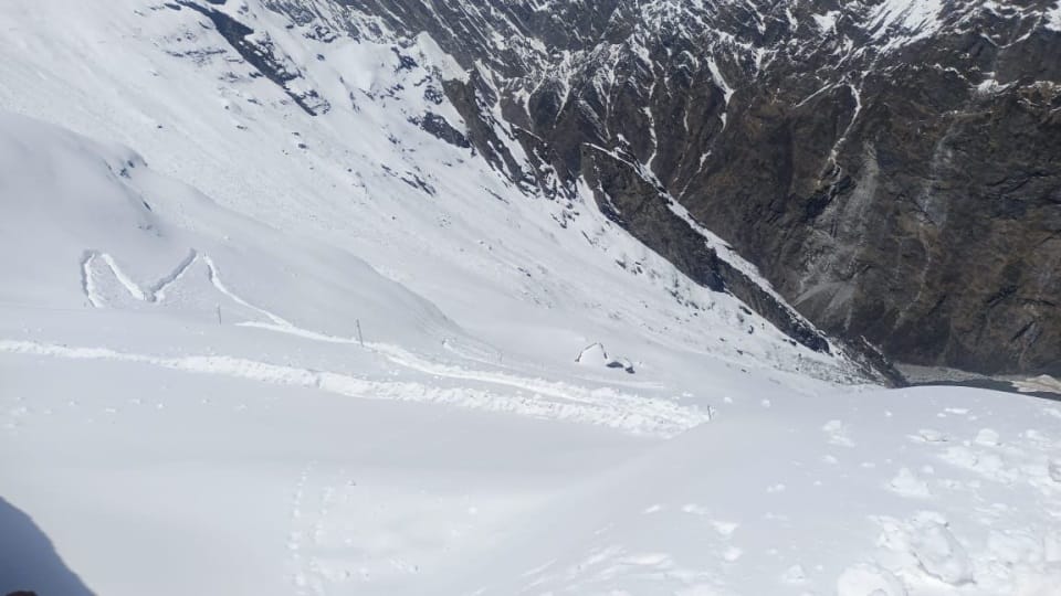 Hemkund Sahib Covered with 10 feet Snow even doors will open on 20 may see Visuals