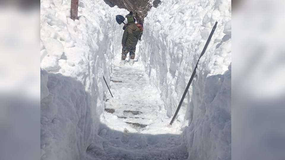 Hemkund Sahib Covered with 10 feet Snow even doors will open on 20 may see Visuals