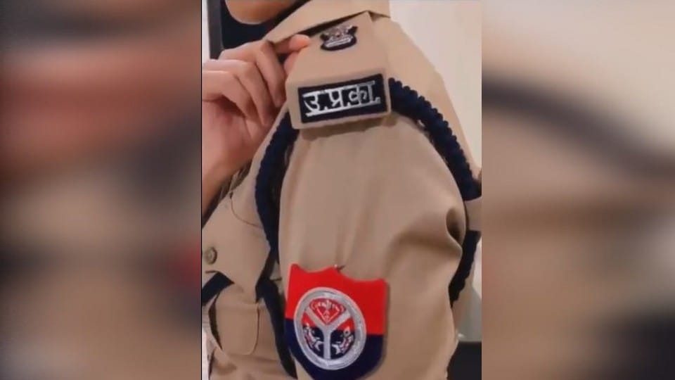 mainpuri jail superintendent komal mangalani Singham style viral after abused constable from stage