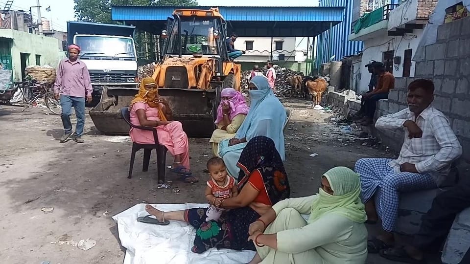 Demand to pick up garbage and build wall in Rewari, local people created ruckus