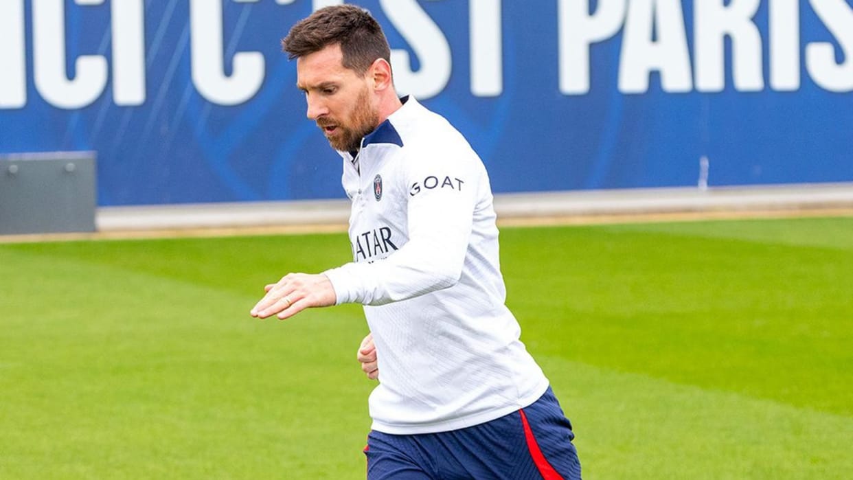 Lionel Messi returned to training after suspension from PSG