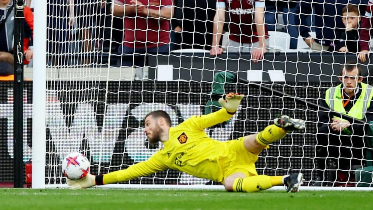 EPL Goalkeeper David de Gea mistake cost Manchester United Champions League ticket in danger