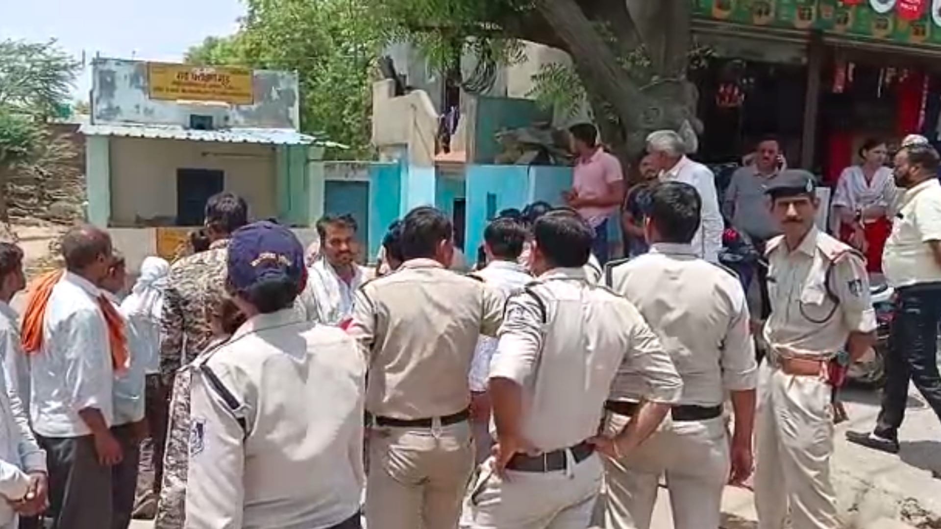 मुरैना में फिर गोली मारकर एक की हत्या कर दी गई।