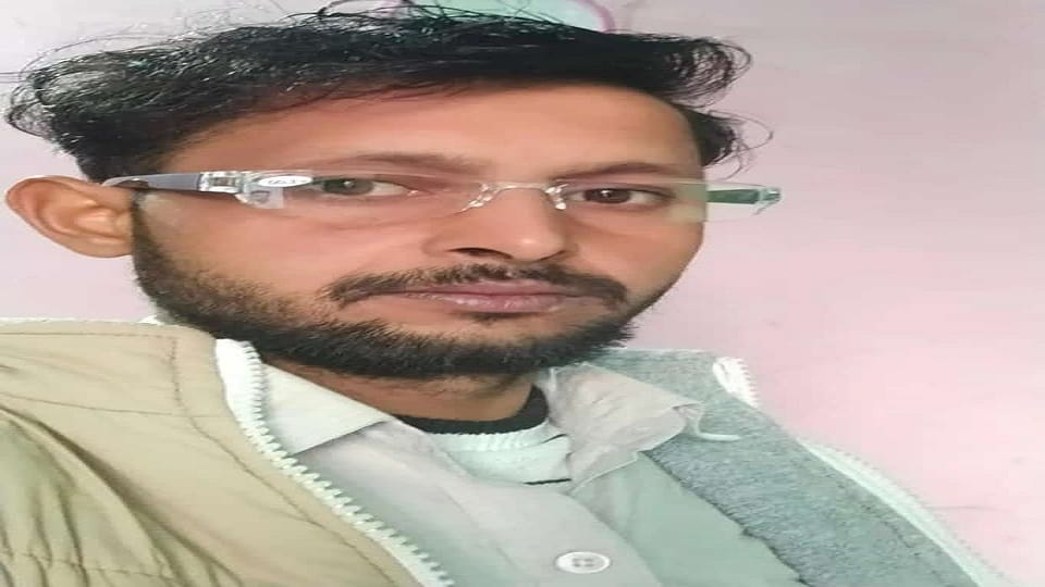 Youth returning after wages died in road accident