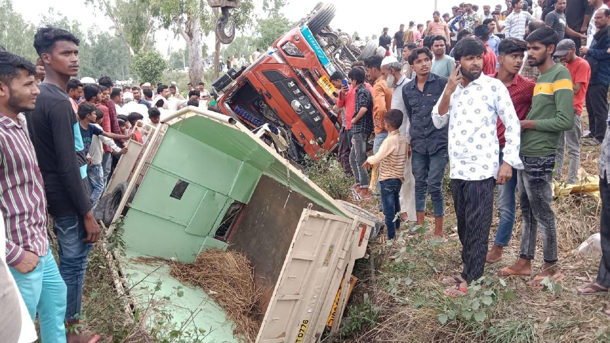 moradabad road accident Tata Magic got stuck in a canter Tata Magic dragged far away