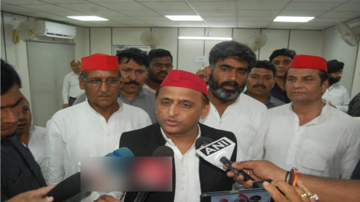 Akhilesh Yadav targeted CM Yogi, said that he does not know how many assistant professors are there in UP