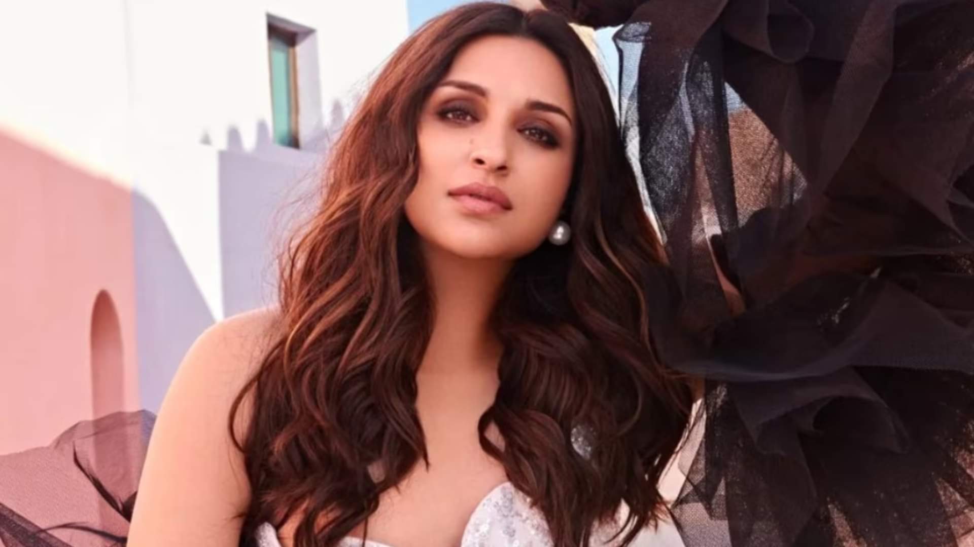 Bollywood actress Parineeti Chopra warning for fan clubs putting out her fake quotes praising other artists