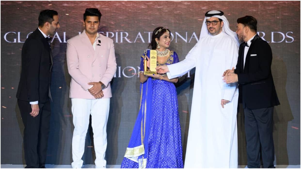 Uttar Pradesh Lucknow Preeti Shukla got Bhojpuri best actress award 2023 in Dubai for tv and music industry