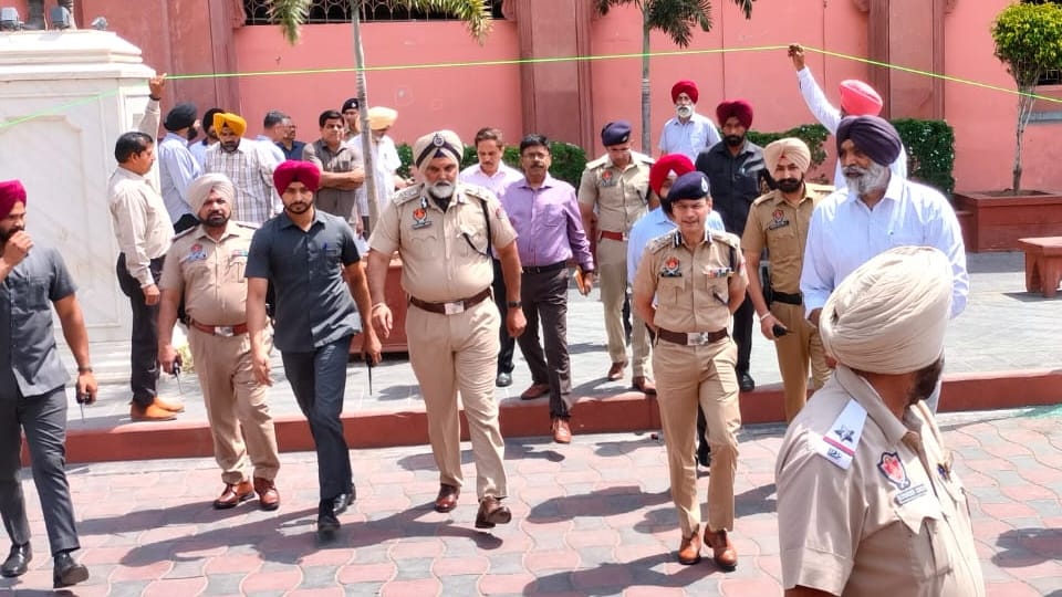 DGP Gaurav Yadav Visit Amritsar after second Blast Near Sri Harmandir Sahib