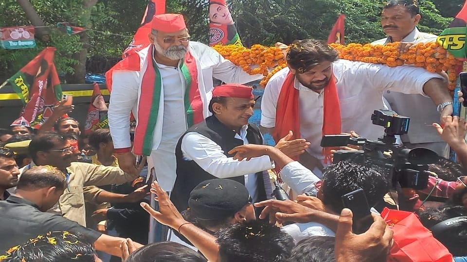 Akhilesh Yadav reached Aligarh in support of SP candidates