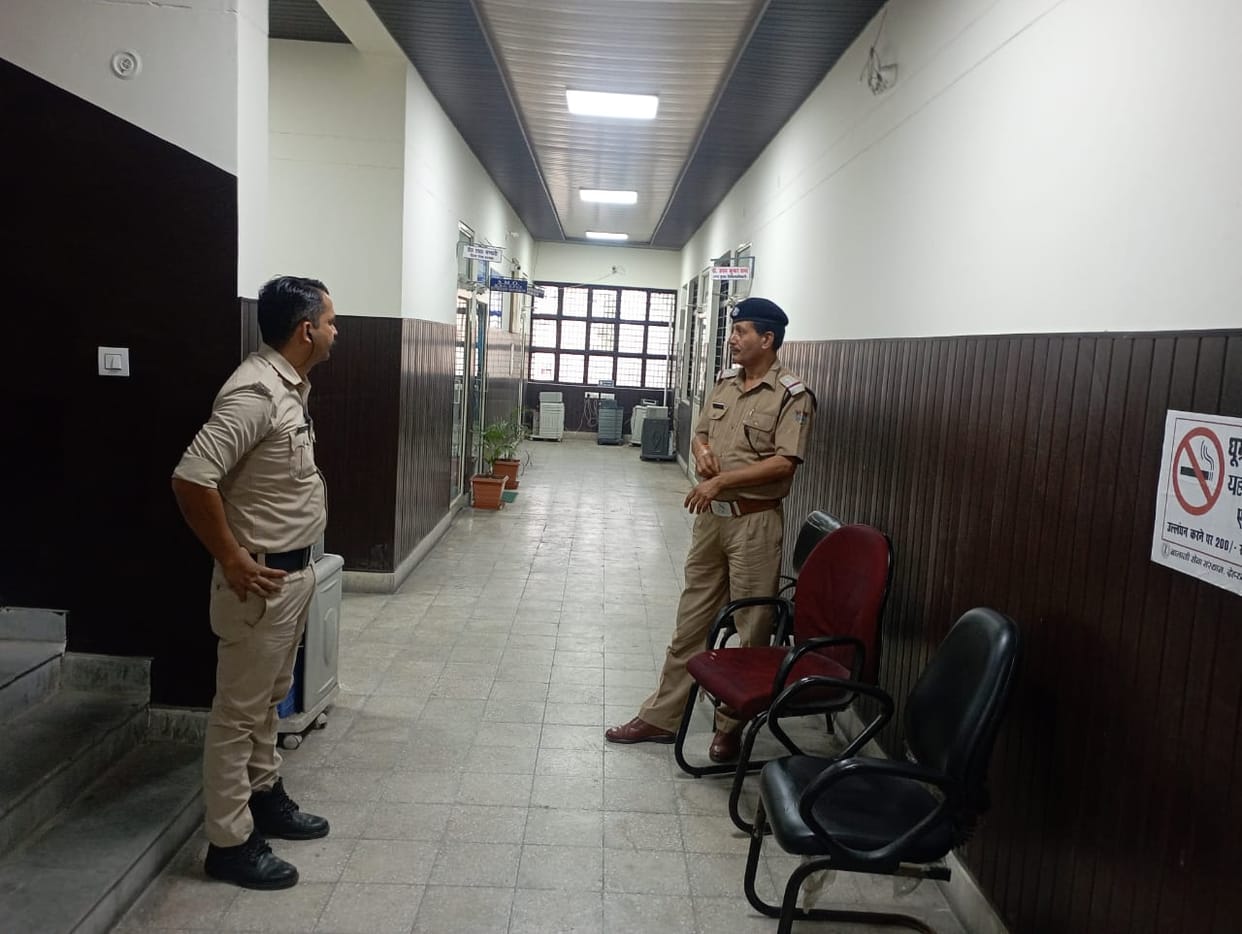 Rudrapur News Vigilance arrested Health Department employee and acmo for taking bribe