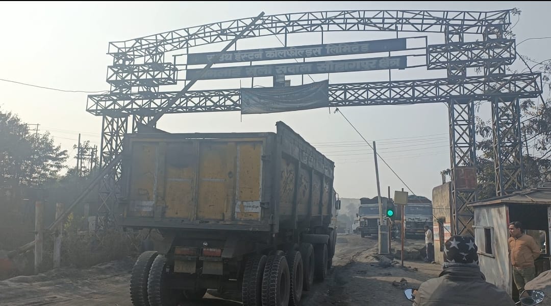 MP News: Miscreants hurled explosive material at SISF jawans who came to steal diesel