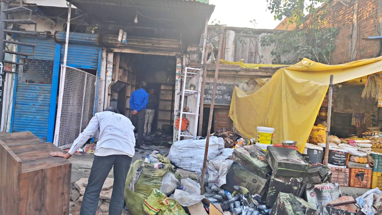 Shahdol News Fire broke out in the seed store shop due to short circuit