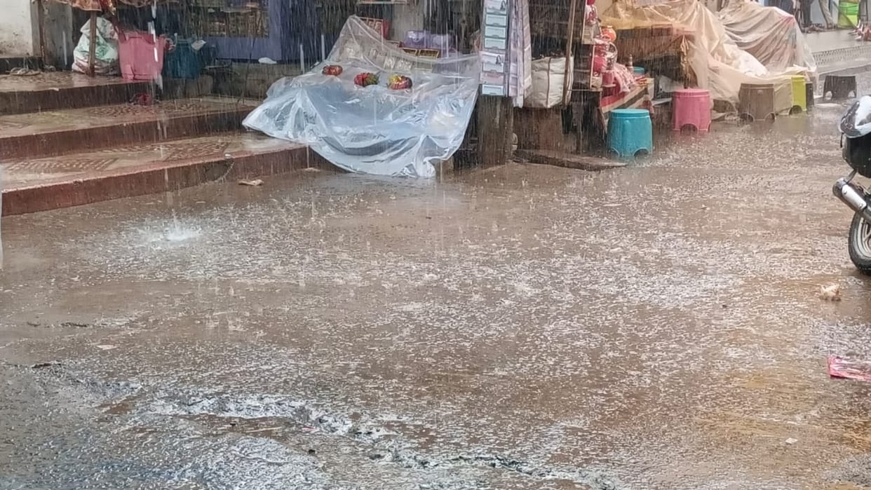 Umaria Weather News: Heavy rain brought relief from the humid heat, people came out to enjoy the weather