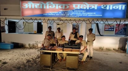 Bhagalpur police arrested five smugglers with 10 kg ganja near Zeromile Chowk