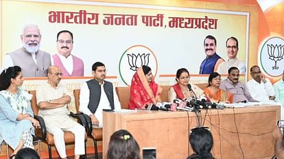 MP News: भाजपा की तीन नेता बोलीं- महिलाओं को टंच माल और आइटम कहने वाली कांग्रेस भला नारी सम्मान कैसे करेगी? MP News: Three BJP leaders said – How will the Congress, which calls women a piece of goods and items, respect