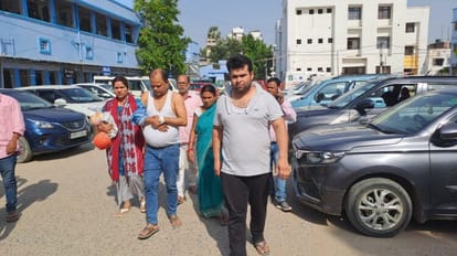 Bihar: हाजीपुर में जाप नेता के घर पर कई राउंड फायरिंग, चाचा गोली लगने से घायल तो बाकी सदस्यों से हुई मारपीट Several rounds of firing at Jap leader's house in Hajipur, uncle injured by bullet and other members beaten up