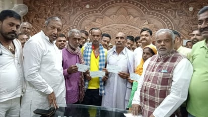 Bihar: मंत्री श्रवण कुमार ने आपदा के तहत मृतकों के आश्रितों को सौंपे चेक, BJP-धीरेंद्र शास्त्री के लिए यह कहा Shravan Kumar handed over checks to dependents of dead under disaster, taunted on BJP and Dhirendra Shastri
