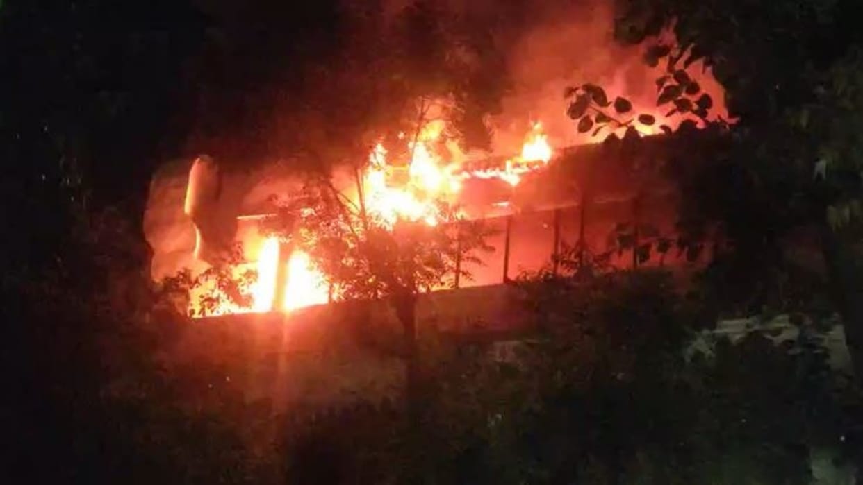 Alwar News Fire broke out in restaurant located in Scheme-2 Minister Tikaram Julie also reached spot