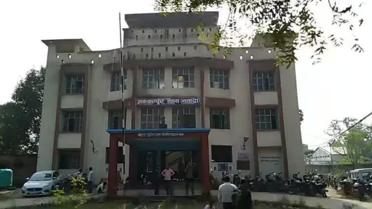 Bihar News: Dead body of youth found hanging from tree in Nawada