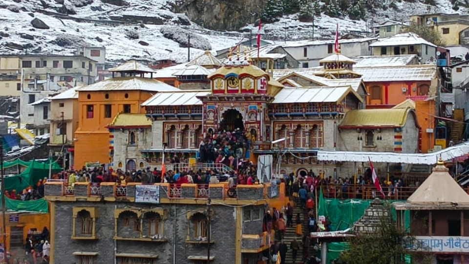 Chardham Yatra 2023 Beautiful view seen after Snowfall in Chardham Pilgrims huge Crowd photos