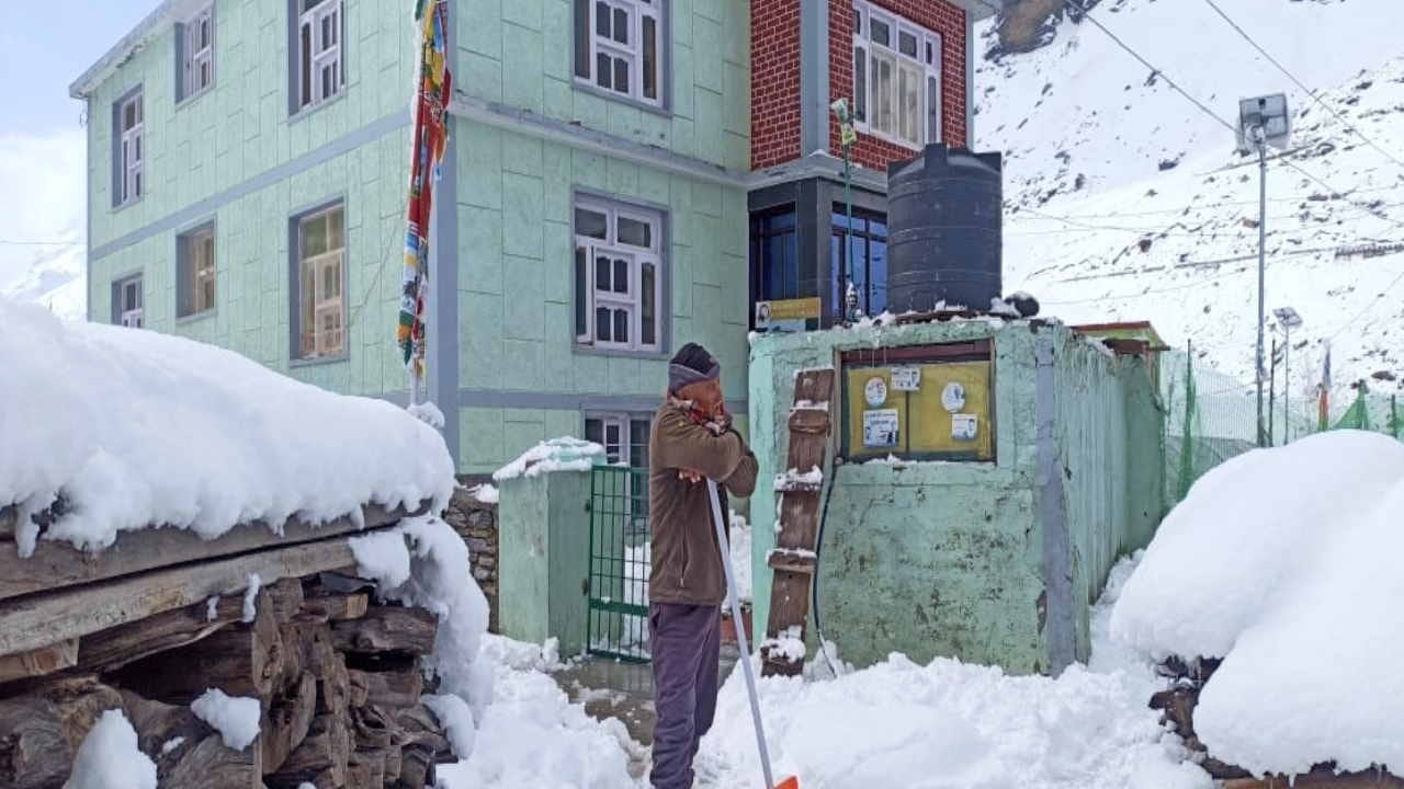 Cold Wave in Himachal Pradesh Hailstorm, Snowfall IMD Forecast Weather News in Hindi