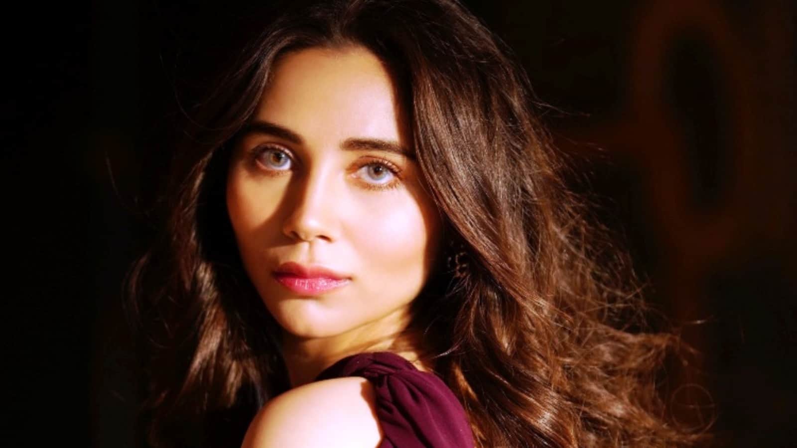 Zahrah S Khan Salma Agha daughter changed her identity after acting she got a big chance in singing