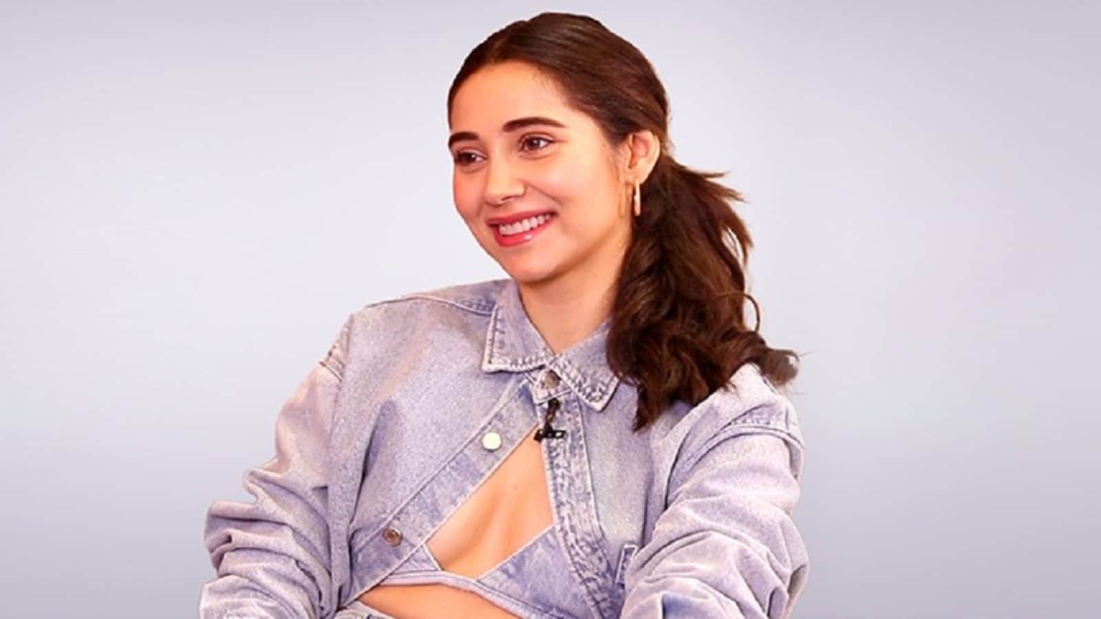 Zahrah S Khan Salma Agha daughter changed her identity after acting she got a big chance in singing