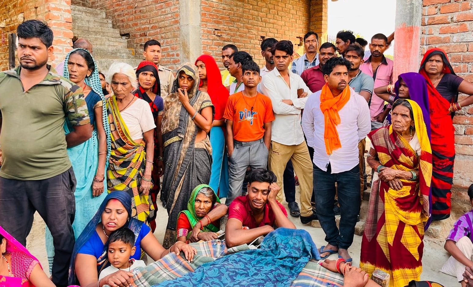 Husband brutality in Unnao, first he was beheaded with hammer and brick, then he was stabbed with a knife
