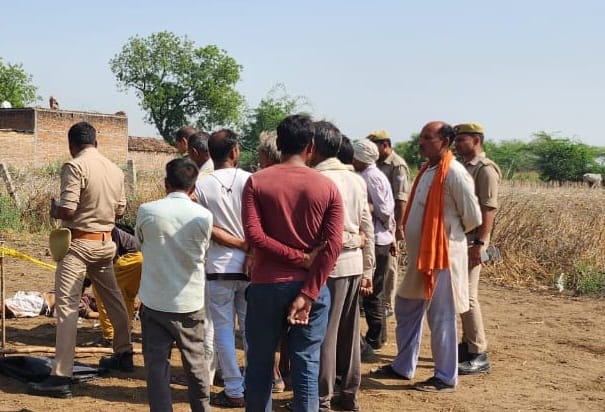 Decomposed dead body of an old man found near the school in Hamirpur, eaten by wild animals
