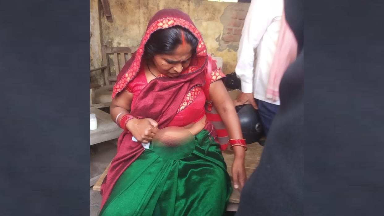 A man attacked on his wife in kachahari in Raebareli.