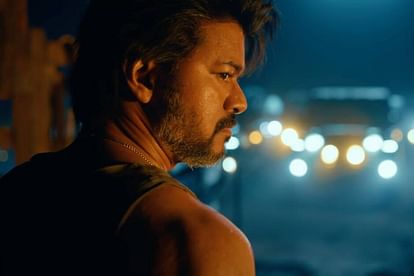 Leo: लियो का ट्रेलर आने पर दलपति विजय के फैंस ने जमकर मचाया थिएटर में उत्पात! वीडियो हुआ वायरल Thalapathy Vijay Fans Damage Chennai Theatre After Leo Trailer Release Video went Viral on Social Media