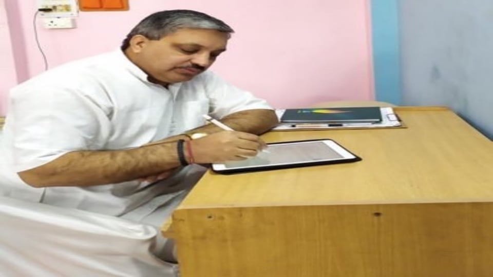 Senior RSS functionary said Media should tell truth without choosing sides