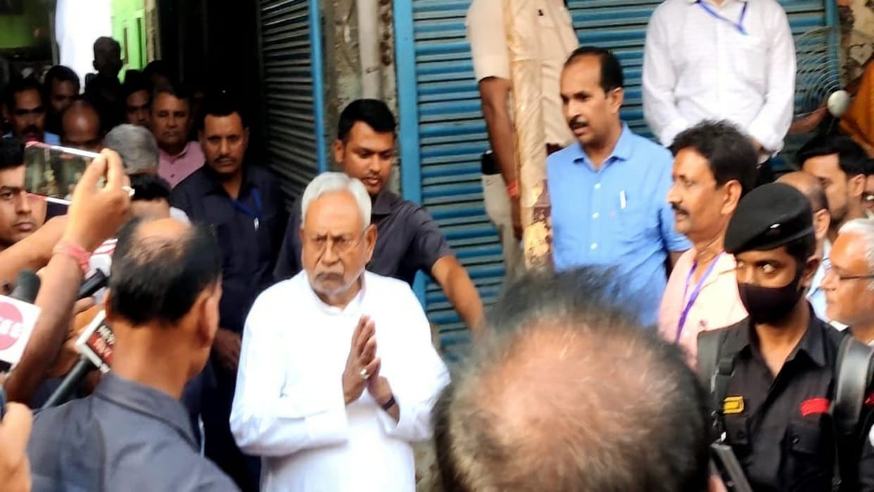 Nitish reached Khagaria for Sonelal Mehta's cremation, 11th class exam canceled due to helipad in Kosi College