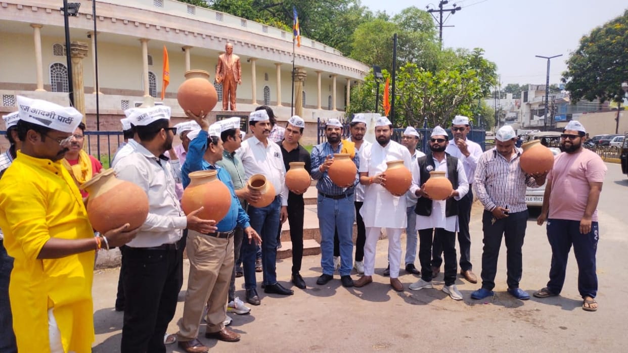 Aam Aadmi Party protest against CG government Regarding drinking water