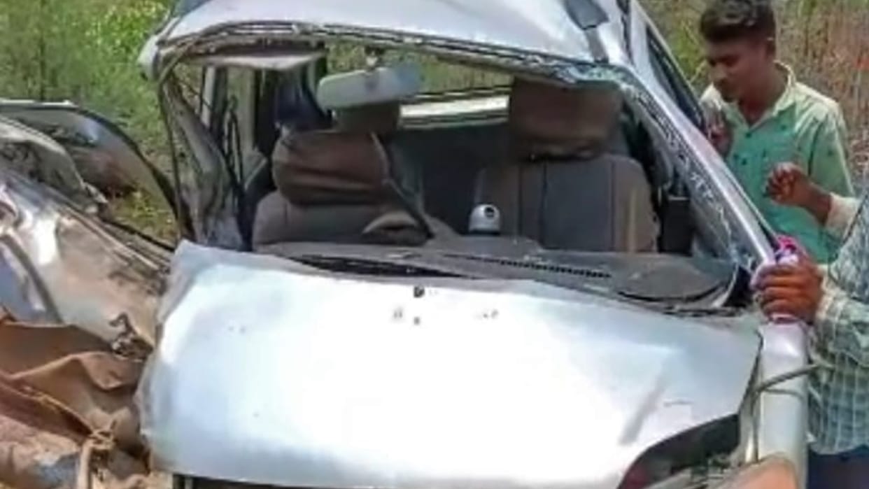 road accident in chhattisgarh; 15 injured in pickup and car collision in Balod