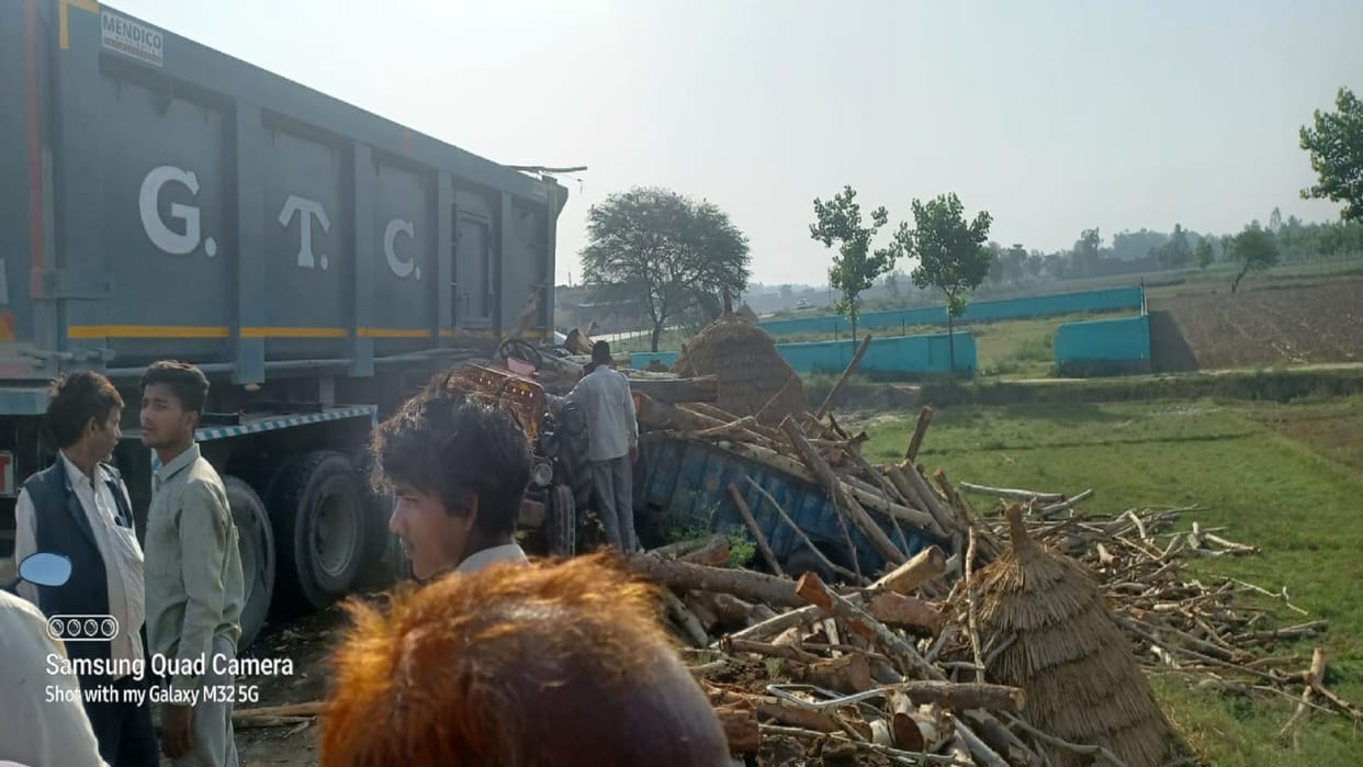 Rampur Road Accident Tractor and dumper collision in Rampur