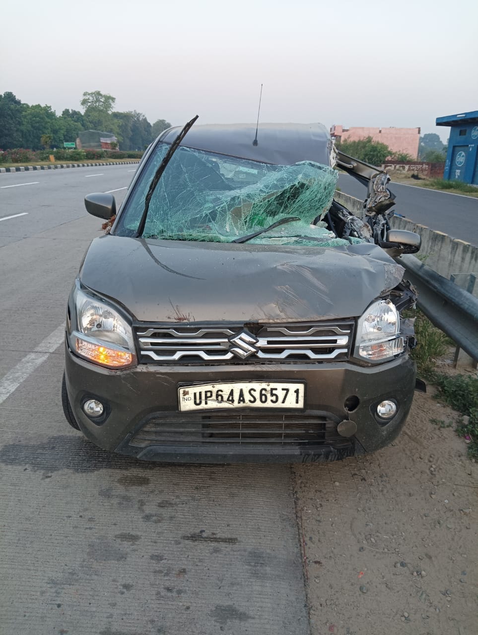 Road accident in Varanasi: Principal's wife and granddaughter including two killed, two injured, chaos among f