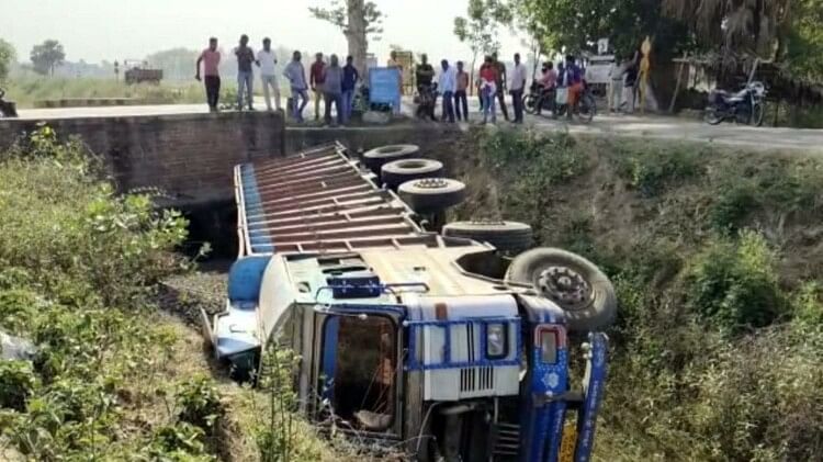 Bihar News: जमुई में गिट्टी-बालू लदे ट्रक-ट्रैक्टर की भीषण टक्कर, पीछे आ रहा स्कूली बच्चों का वाहन बाल-बाल बचा