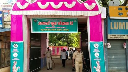 Chhanbey Byelection Voting: छानबे विधानसभा उपचुनाव के लिए वोटिंग शुरू, सुरक्षा के कड़े इंतजाम, पढ़ें- हर अपडेट Voting for Chanbe assembly by-election begins, tight security arrangements, read- every update