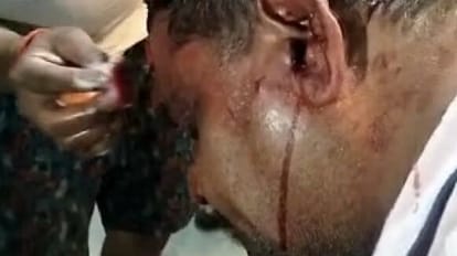 Jaunpur Crime: कार सवार को बदमाशों ने पहले बाइक से किया ओवरटेक, लहूलुहान कर लूटा, चेन व ब्रेसलेट ले उड़े Jaunpur Crime: The miscreants looted the car rider, took away the chain and bracelet