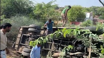 bus full of passengers fell into the ditch in Jhansi 23 passengers were on board